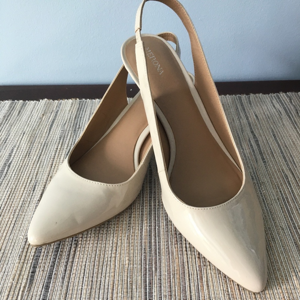 Nude, patin-leather Pumps